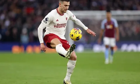 Louis Saha chỉ ra điều Diogo Dalot cần làm ở M.U