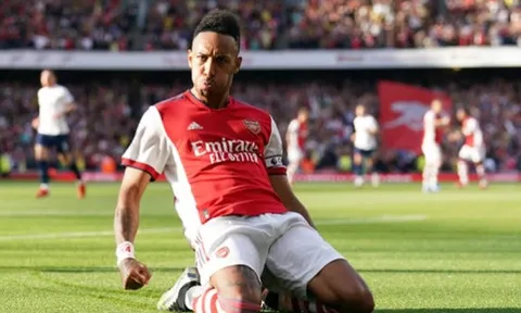 Aubameyang copy pha ăn mừng, Henry nói luôn 1 lời