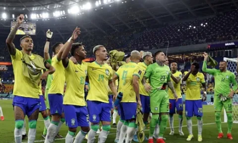 Gary Neville đánh giá cơ hội vô địch của Brazil