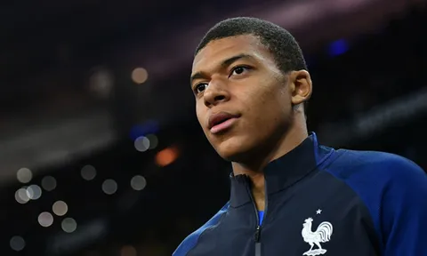 CĐV Argentina phân biệt chủng tộc với Mbappe trên sóng truyền hình