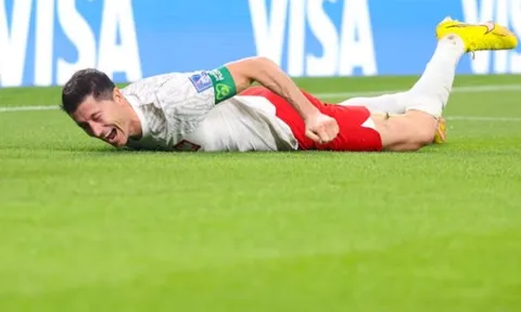 Ba Lan kiểu Mourinho và nước mắt Lewandowski