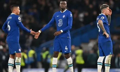 Gary Neville: "Cậu ấy rất quan trọng với Chelsea"