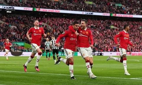 Rashford và Casemiro phá lưới Newcastle, M.U vô địch Carabao Cup