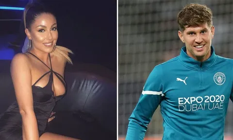 Bạn gái John Stones bị chỉ trích vì tuyên truyền anti-vaccine