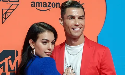 Bạn gái Ronaldo phản ứng trước nghi vấn rạn nứt tình cảm