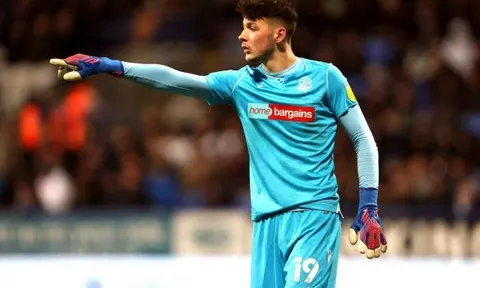 Bán sao trẻ cho Burnley, Man City thu về 19 triệu bảng