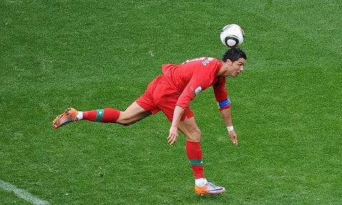 Bàn thắng kỳ lạ nhất của Cristiano Ronaldo