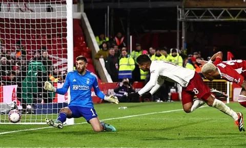 Bàn thắng phút 89 đưa Man United vào tứ kết FA Cup