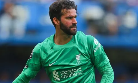 Báo động cho Liverpool: Alisson Becker bị cám dỗ đến Ả rập
