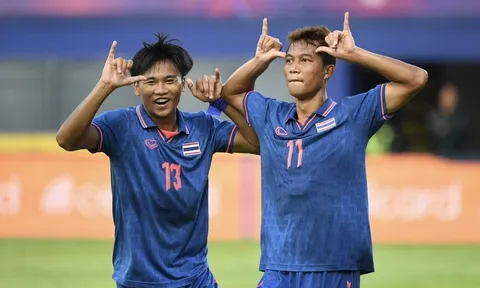 Báo Đông Nam Á: 'U22 Thái Lan dạy cách chơi bóng cho Malaysia'