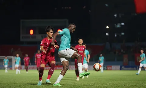 "Bao nhiêu năm chúng tôi đá sân nhà, vị trọng tài đó lại bắt không đúng"