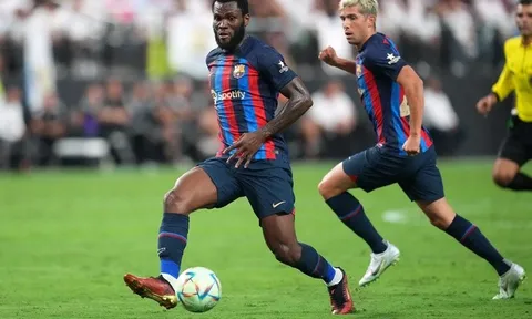 Barca chỉ đăng ký được 13 cầu thủ