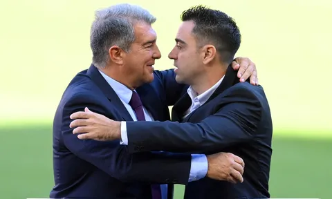 Barca đối mặt án phạt từ FIFA và UEFA vì trả tiền trọng tài