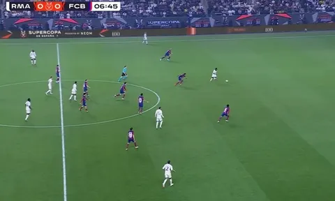 Barca hở sườn chí mạng, Vinicius công phá "dễ như ăn kẹo"