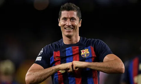 Barca lại đề nghị cầu thủ giảm lương