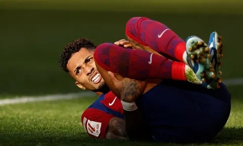 Barca mất 2 quả penalty gây tranh cãi