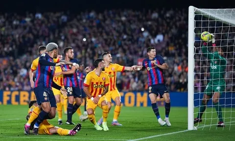 Barca lỡ cơ hội hơn Real 15 điểm