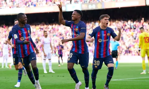 Barca tạm biệt sân Camp Nou bằng chiến thắng hủy diệt