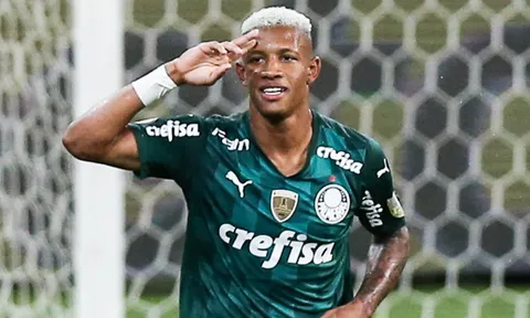 Barca tranh tiền vệ Brazil với Arsenal
