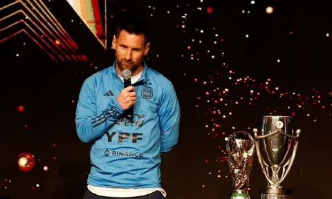 Barcelona thừa nhận đang liên lạc với Messi