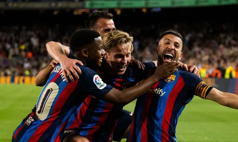 Real Madrid ngã ngựa, Barcelona đếm ngày nâng cúp