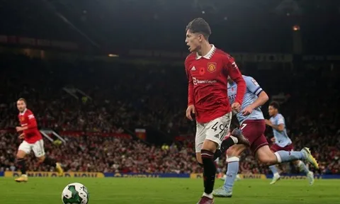Barca tăm tia báu vật Man Utd