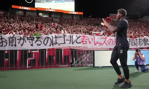 "Bây giờ còn quá sớm để đến Man United"