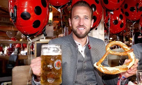 Bayern Munich vững ngôi đầu Bundesliga, các sao thoải mái dự lễ hội bia Oktoberfest