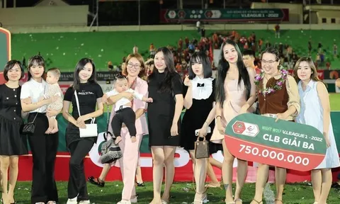 Dàn mỹ nhân nổi bật ngày Bình Định kết thúc V-League; Sài Gòn giải thể?