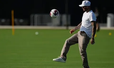 Beckham 'chiếm sóng' trong buổi tập đầu tiên của Messi