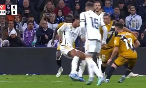 Bellingham xử lý như Zidane, Real vẫn ngậm ngùi chia điểm