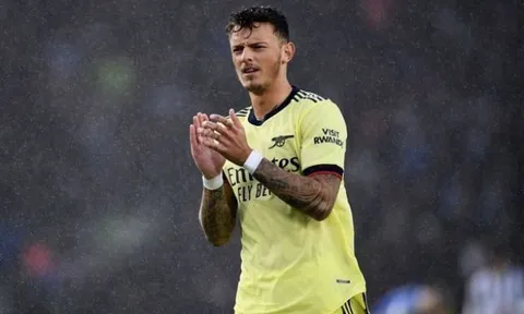 Ben White háo hức so tài với Cristiano Ronaldo
