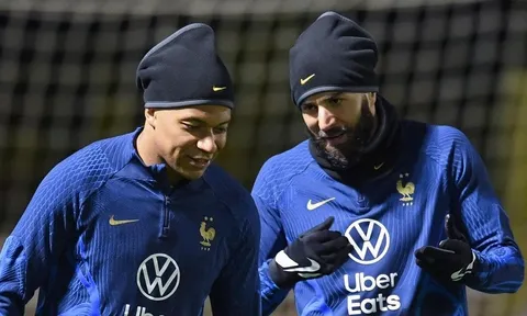 Benzema khiến tuyển Pháp lo lắng