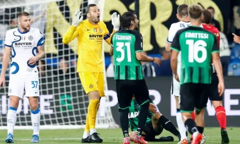 Bị Inter ngược dòng đánh bại, HLV Sassuolo giận dữ tố trọng tài mắc sai lầm