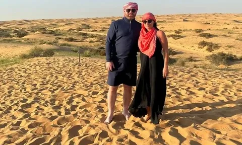 Bị sa thải, Rooney đi cưỡi lạc đà tại Dubai