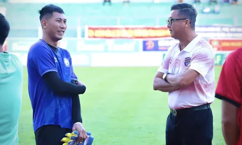 Bị sốt 10 ngày, HLV V-League vẫn giúp CLB giành chiến thắng