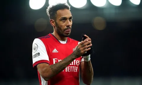 Bị tước băng đội trưởng có lợi cho Aubameyang?