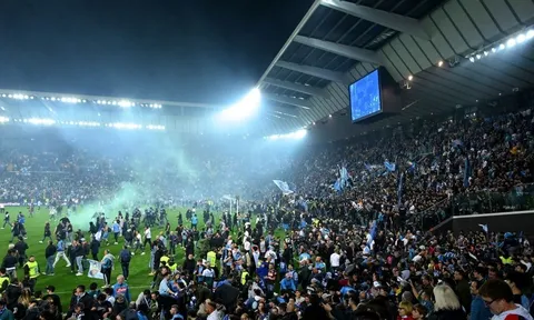 Biển người ăn mừng Napoli vô địch Serie A sau 33 năm