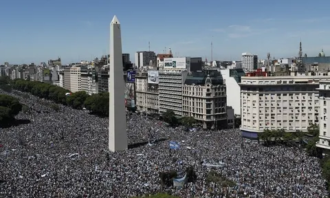 Biển người dự lễ ăn mừng của tuyển Argentina