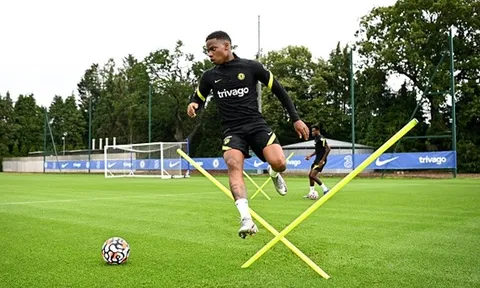 Biết sẽ rời Chelsea cuối mùa, sao 25 tuổi bật khóc
