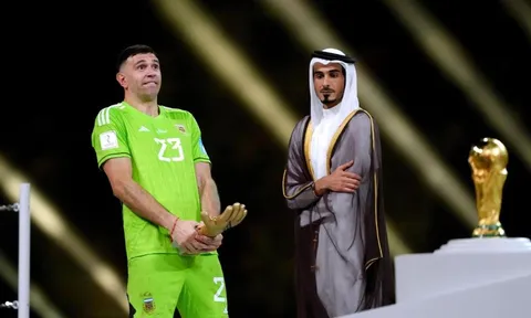 Bình luận viên Anh: 'Emiliano Martinez là tên hề'