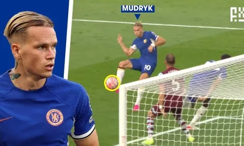 Bộ ba '100 củ' của Chelsea lạ lắm