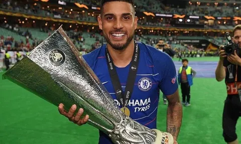 Bộ sưu tập danh hiệu hiếm thấy chờ cựu hậu vệ Chelsea