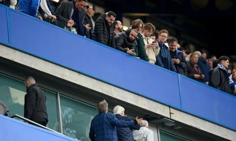Boehly điên tiết với sự quá khích của CĐV Chelsea
