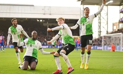 Bóng đá châu Âu cuối tuần: Liverpool lên đỉnh, Bayern thua sốc