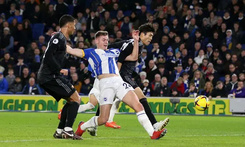 Brighton thuyết phục Evan Ferguson bỏ qua M.U như thế nào?