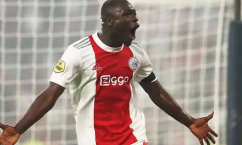 Erik ten Hag thúc giục M.U ký tiền đạo ghi 17 bàn