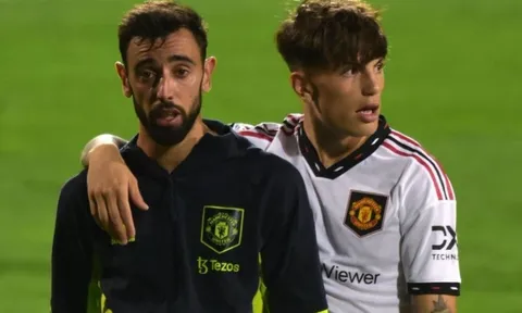 Bruno Fernandes bị chỉ trích sau phát ngôn về Garnacho