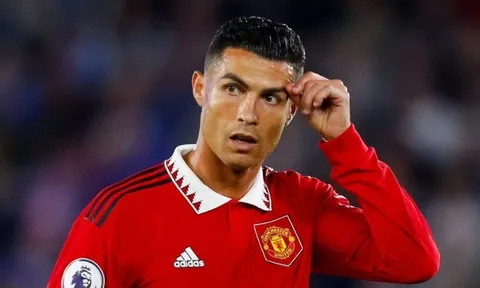 Bruno Fernandes tiết lộ cách MU xử lý vụ Ronaldo