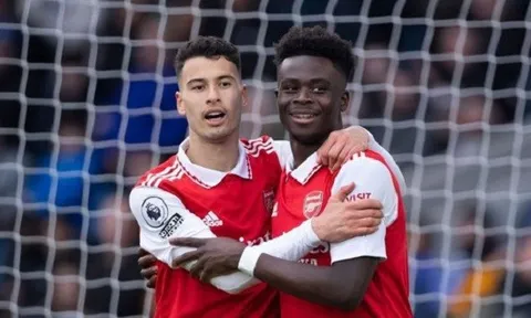 Arsenal gây thất vọng, Neville vẫn say sưa khen 'cầu thủ xuất sắc'